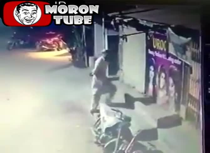 Video :A guy in need is captivated by an ad